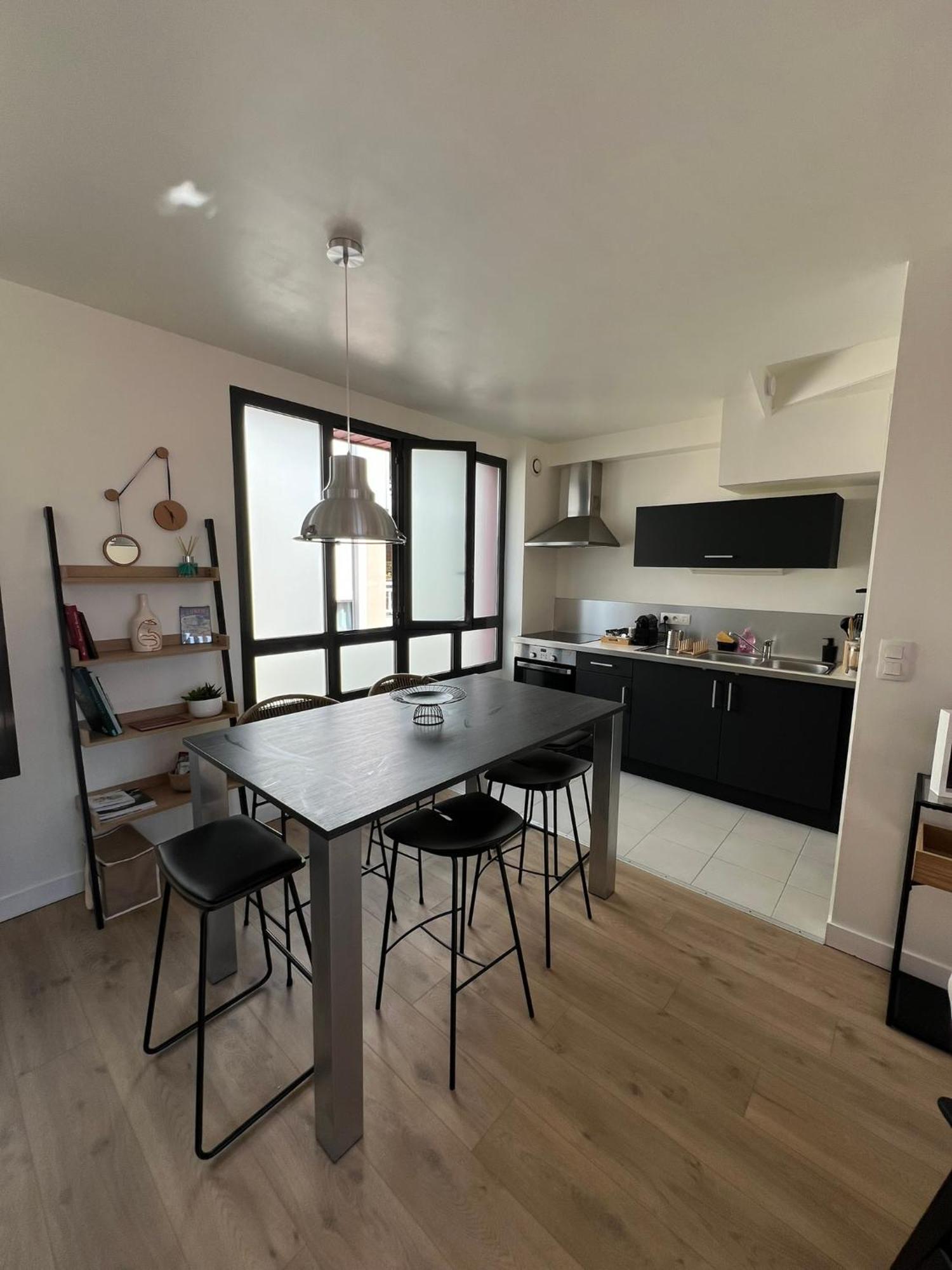 Duplex Hypercentre Apartment *