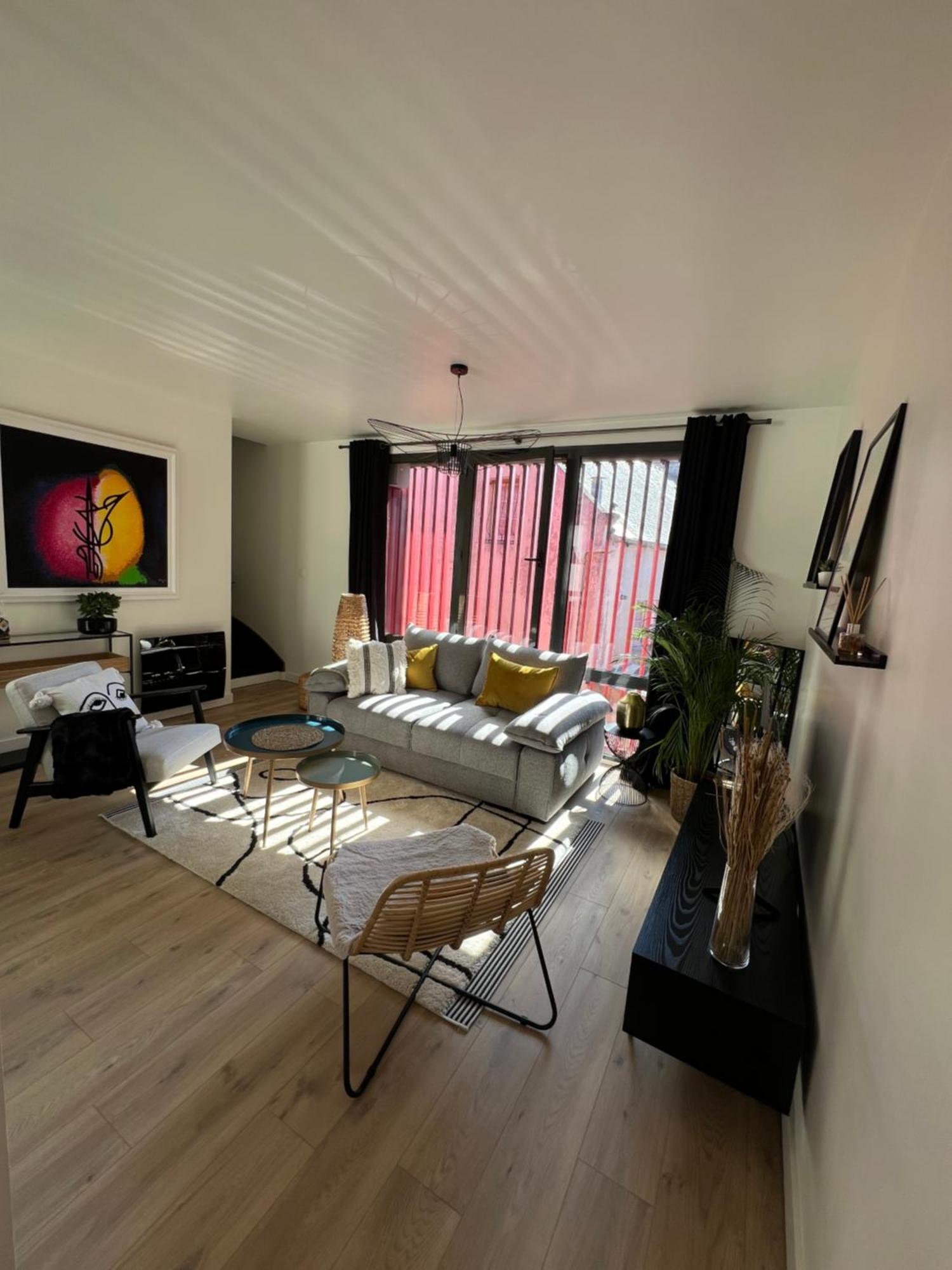 Duplex Hypercentre Apartment *